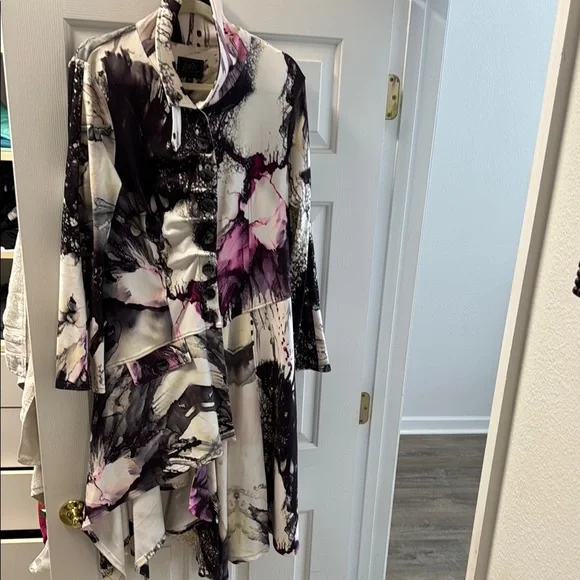 Dress or a Jacket. Boutique find! UbU Elegant Abstract Long Sleeve Dress/Jacket - Picture 2 of 2